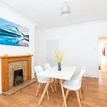 4 Bedroom House, 5 Double Beds And Free Parking.