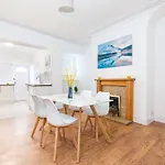 4 Bedroom House, 5 Double Beds And Free Parking.